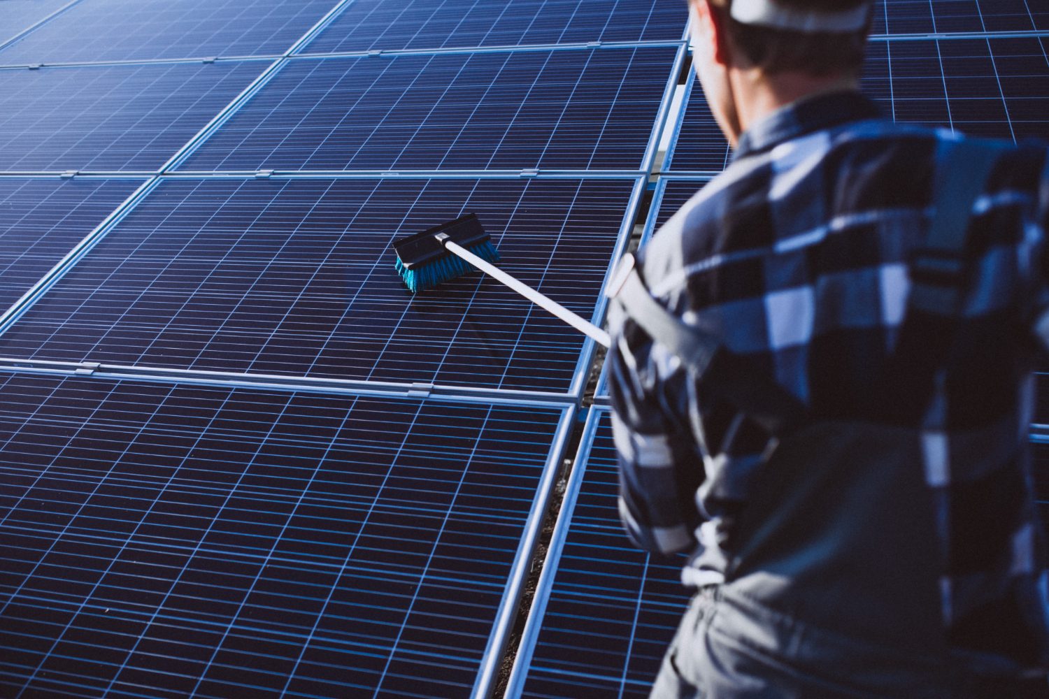 Pulizia pannelli fotovoltaici per centri commerciali